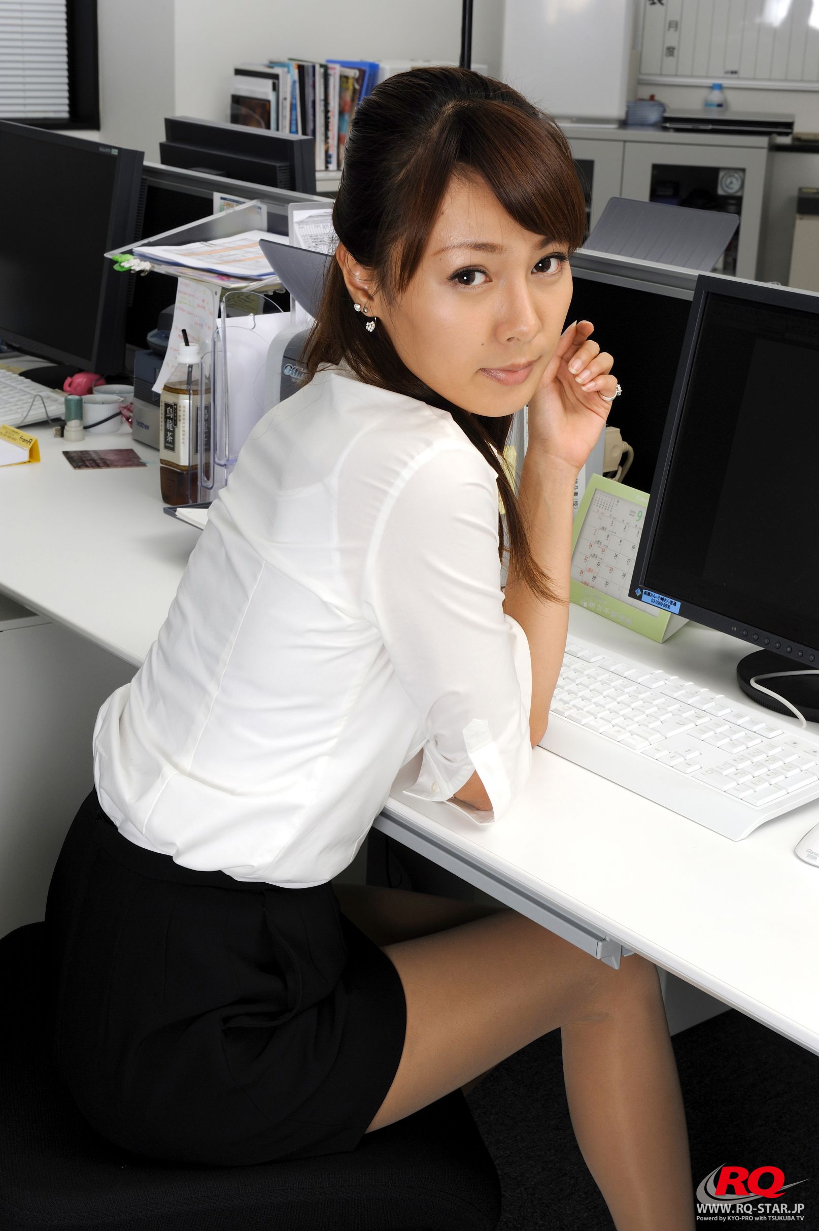 [RQ-STAR] NO.00062 Tomoe Nakagawa 中川知映 Office Lady 写真集