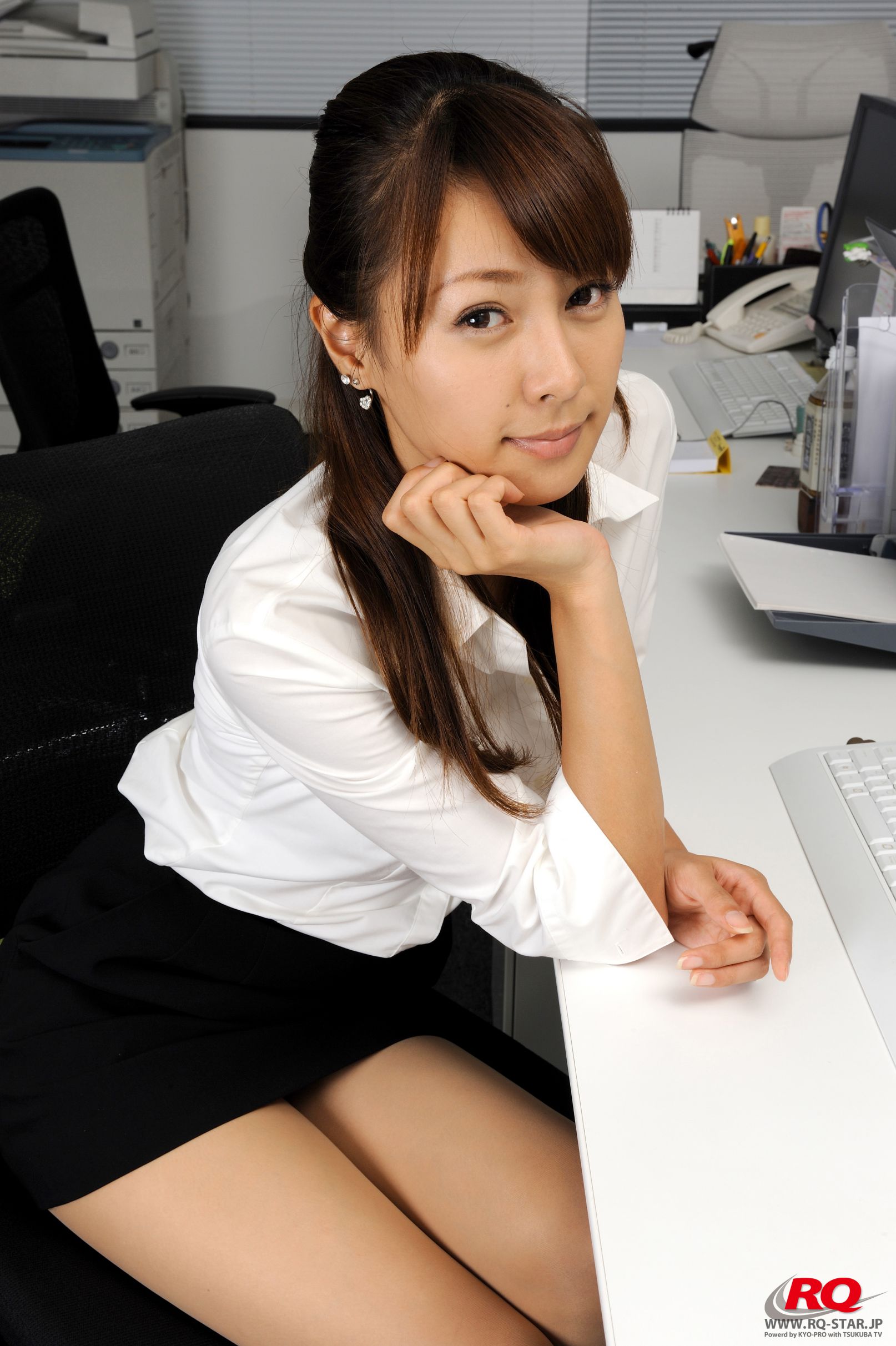 [RQ-STAR] NO.00062 Tomoe Nakagawa 中川知映 Office Lady 写真集