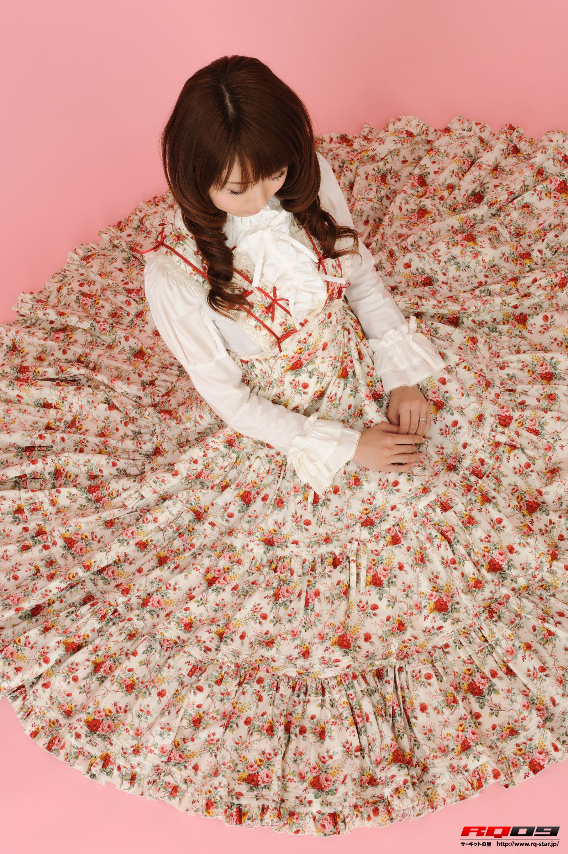 [RQ-STAR写真集] NO.00142 我妻さおり Lolita Fashion 长裙美女系列