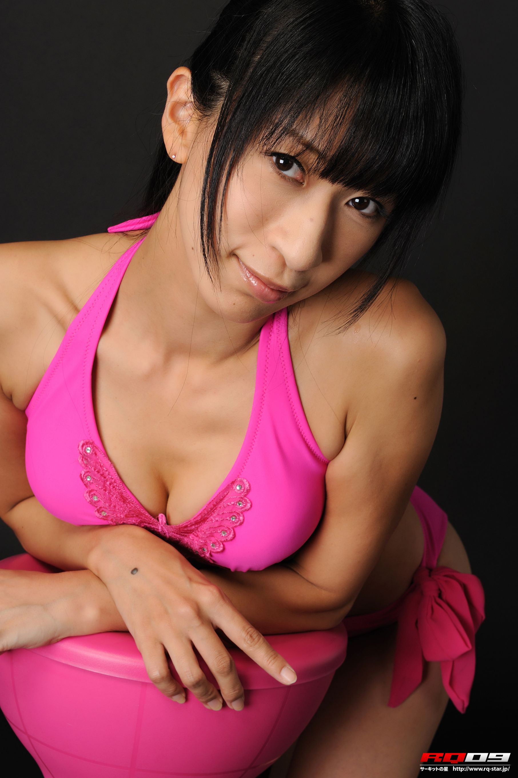 [RQ-STAR] NO.00213 Hiroko Yoshino よしのひろこ Swim Suits – Pink 写真集