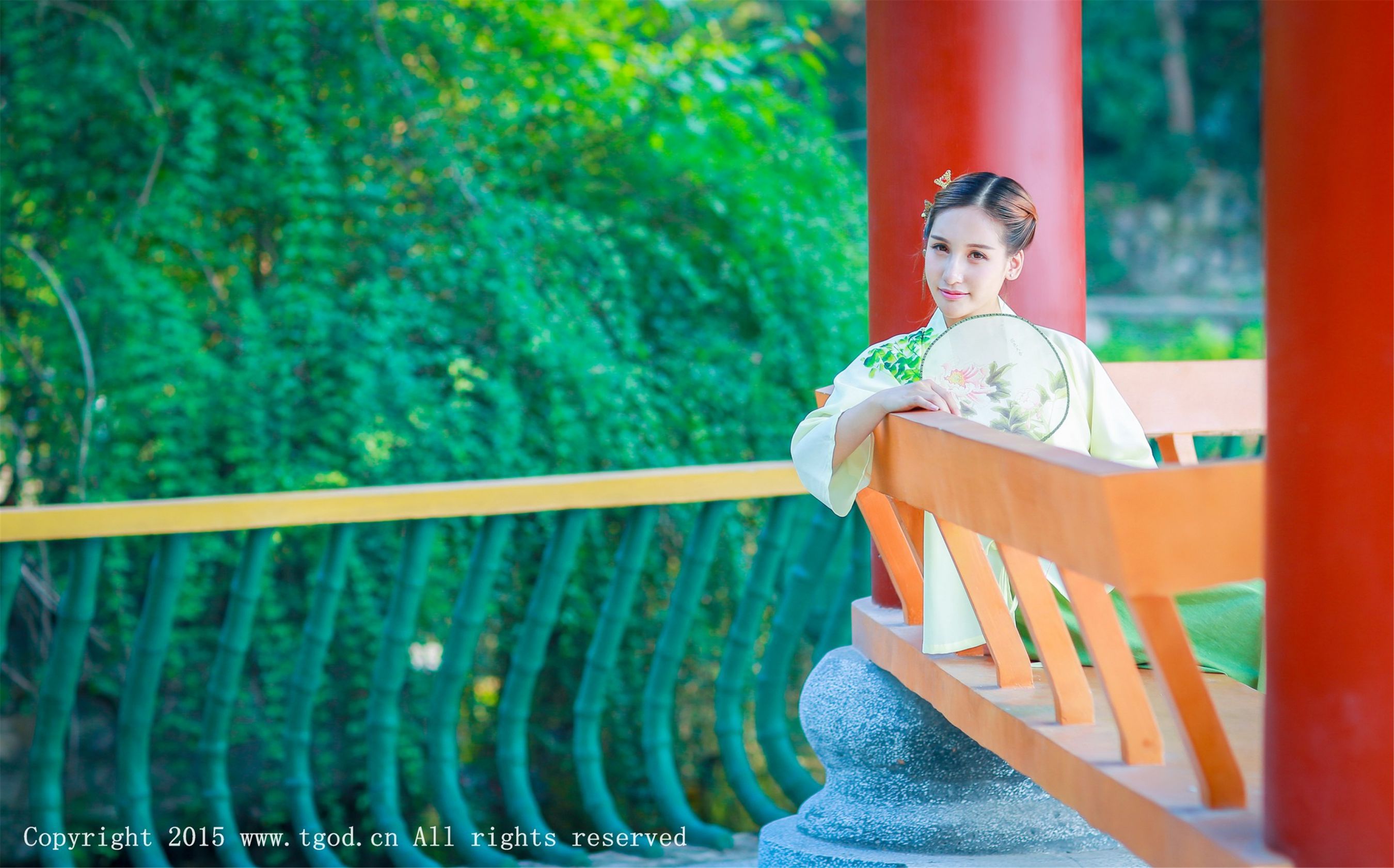 艾希ICE《女神身着清新汉服 从湖畔缓缓走来》 [TGOD推女神] 写真集16