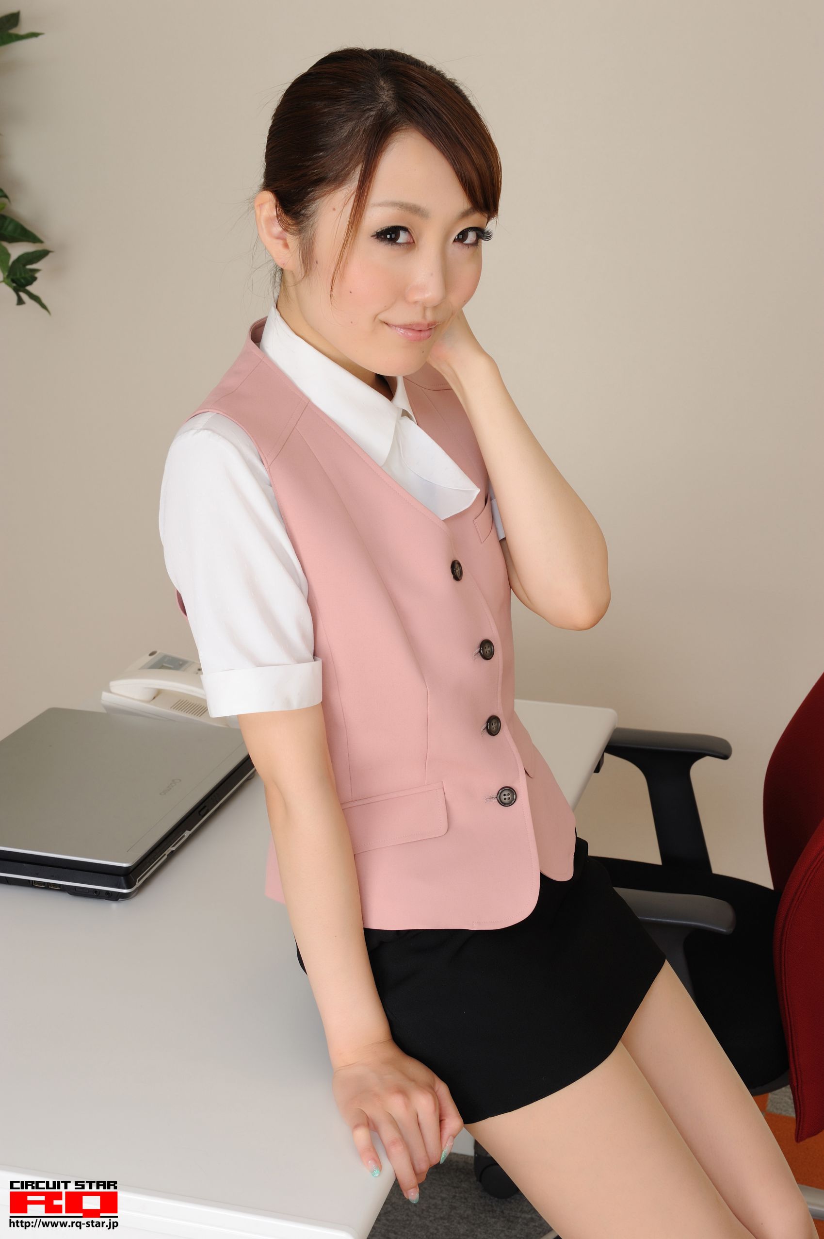 [RQ-STAR] NO.00525 Yukina Masaki 真先由紀奈 Office Lady 写真集