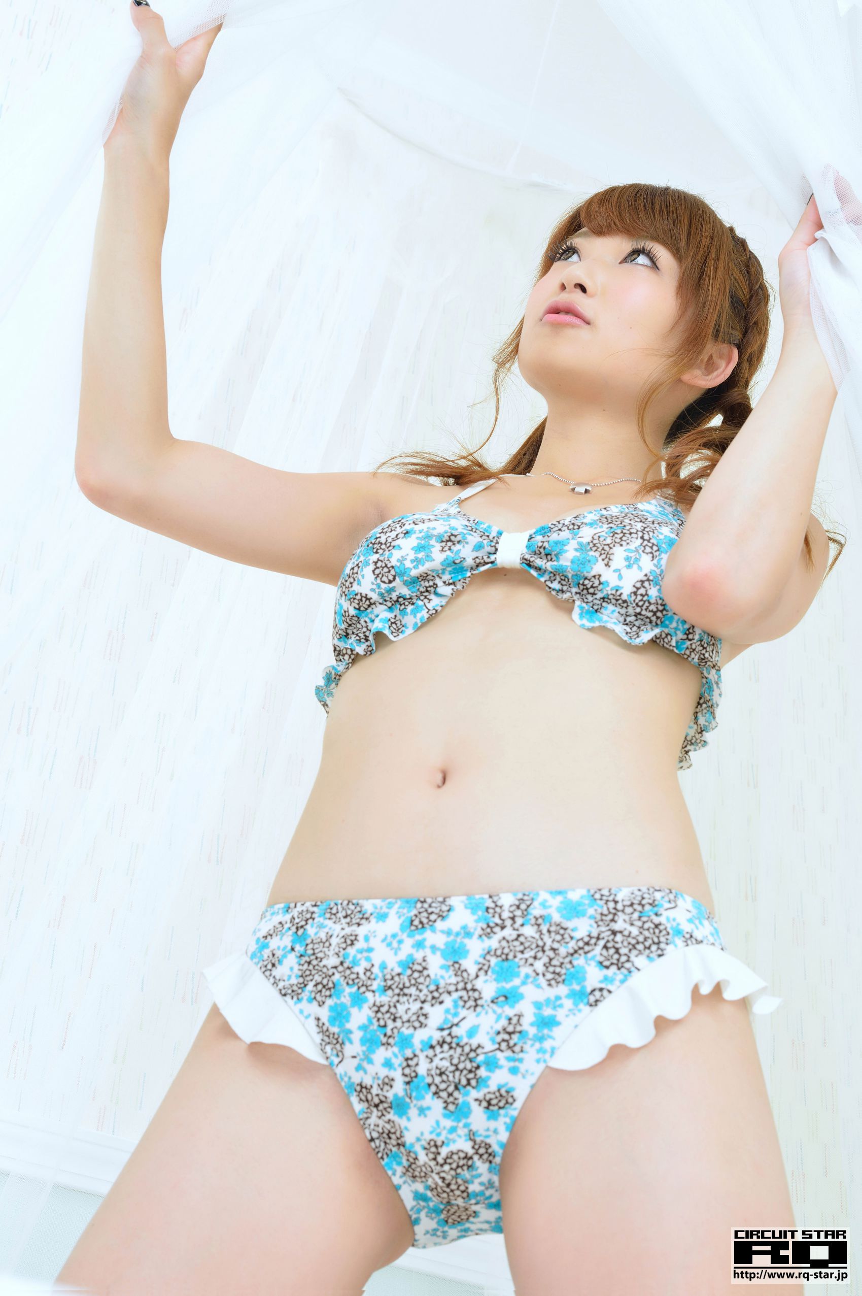 [RQ-STAR] NO.00826 Yoshika Tsujii 辻井美香 Swim Suits 写真集