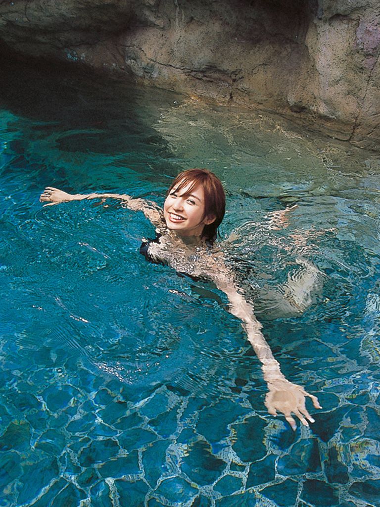 [Wanibooks] NO.51 Mariko Shinoda 篠田麻里子 写真集