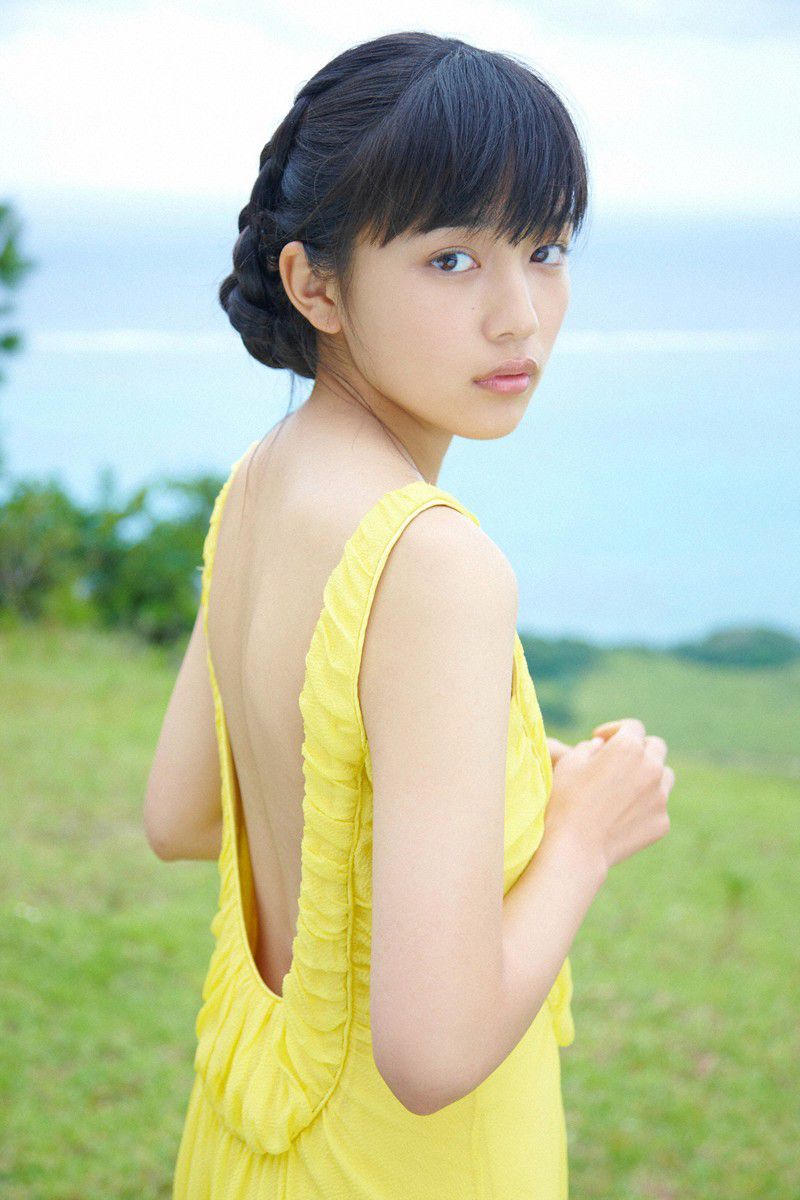 [Wanibooks] NO.100 Haruna Kawaguchi 川口春奈 写真集