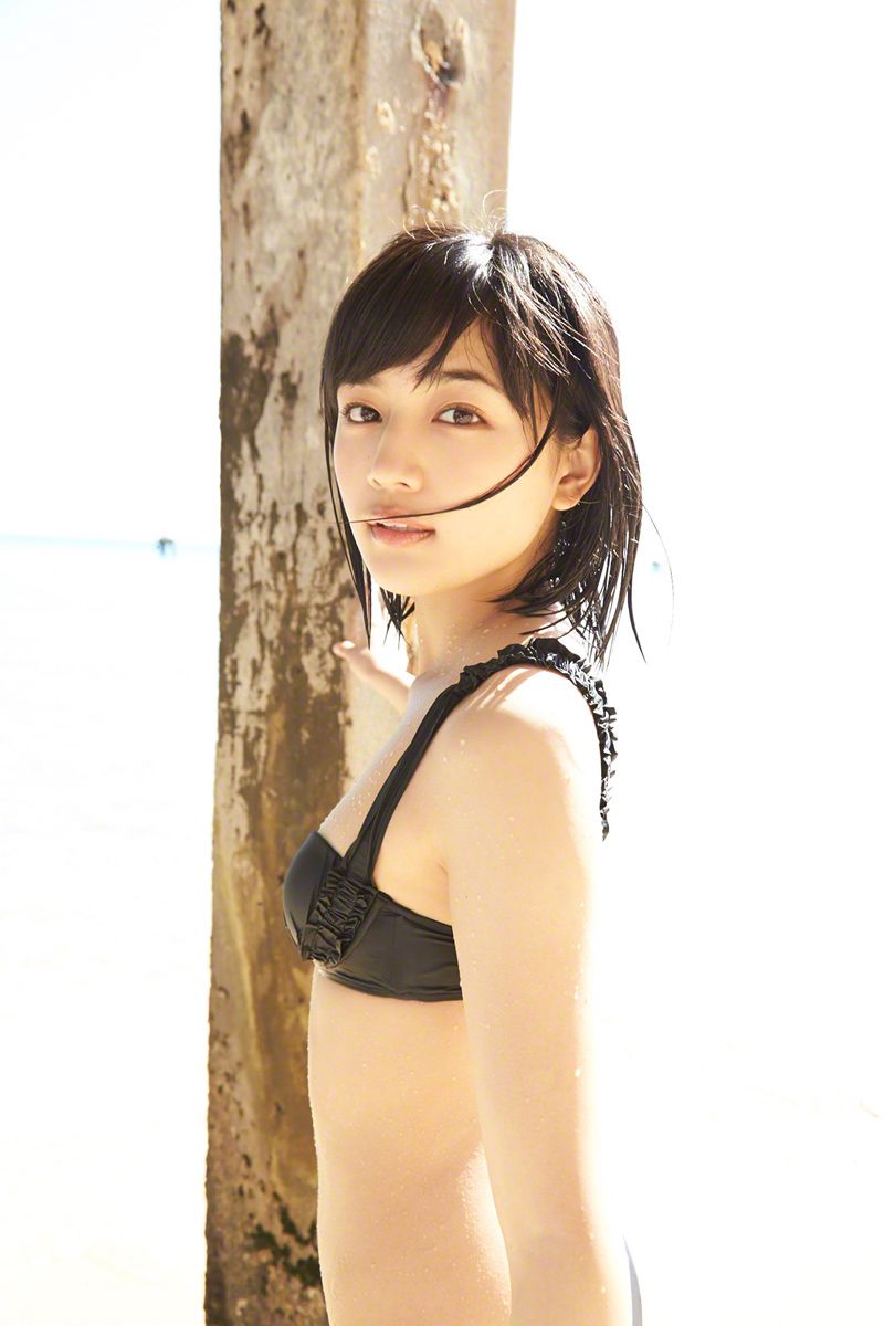 [Wanibooks] NO.132 Haruna Kawaguchi 川口春奈 写真集