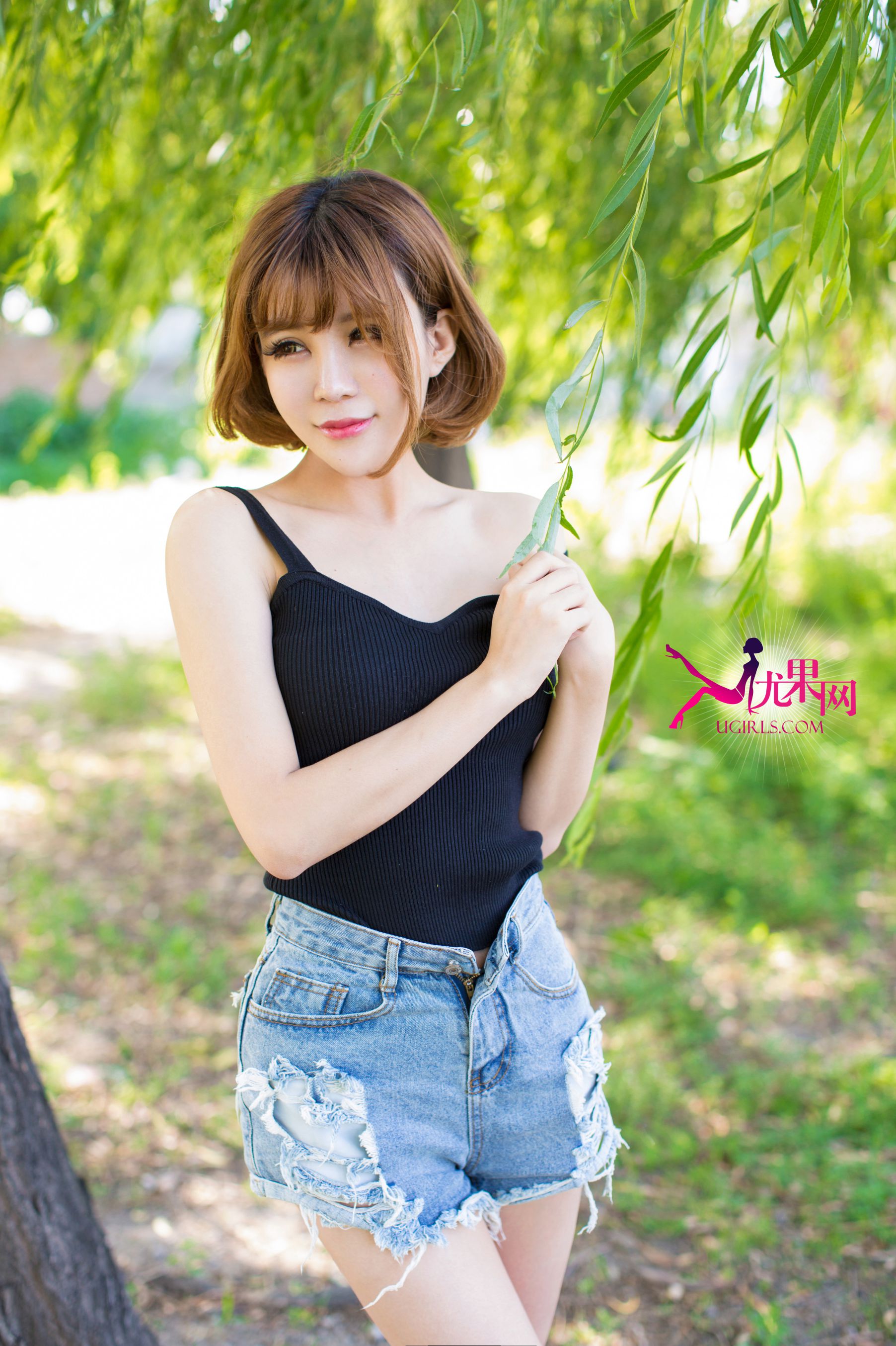 Alin《阳光边缘 明媚笑脸》写真集 [尤果网Ugirls] U100