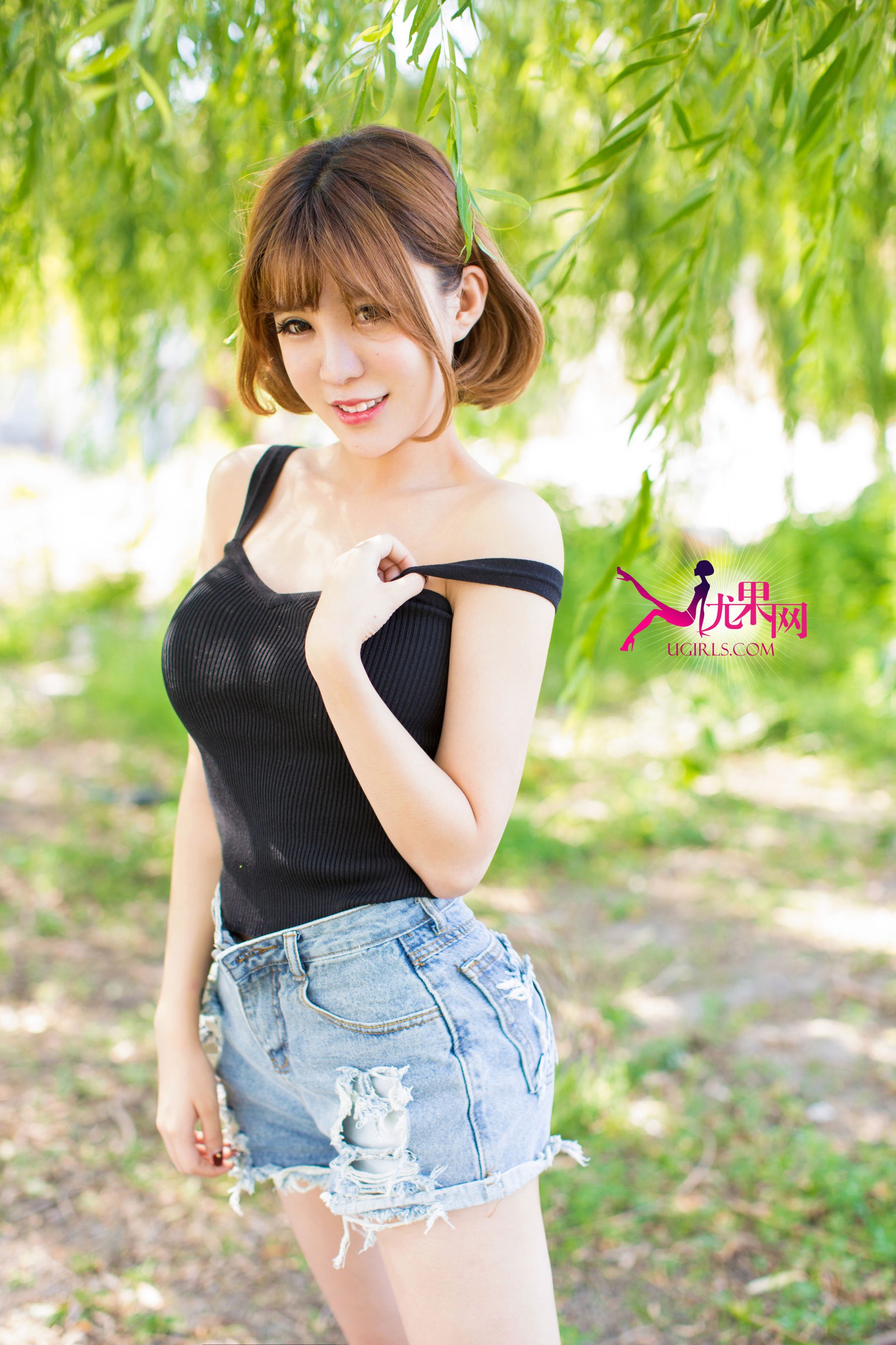 Alin《阳光边缘 明媚笑脸》写真集 [尤果网Ugirls] U100