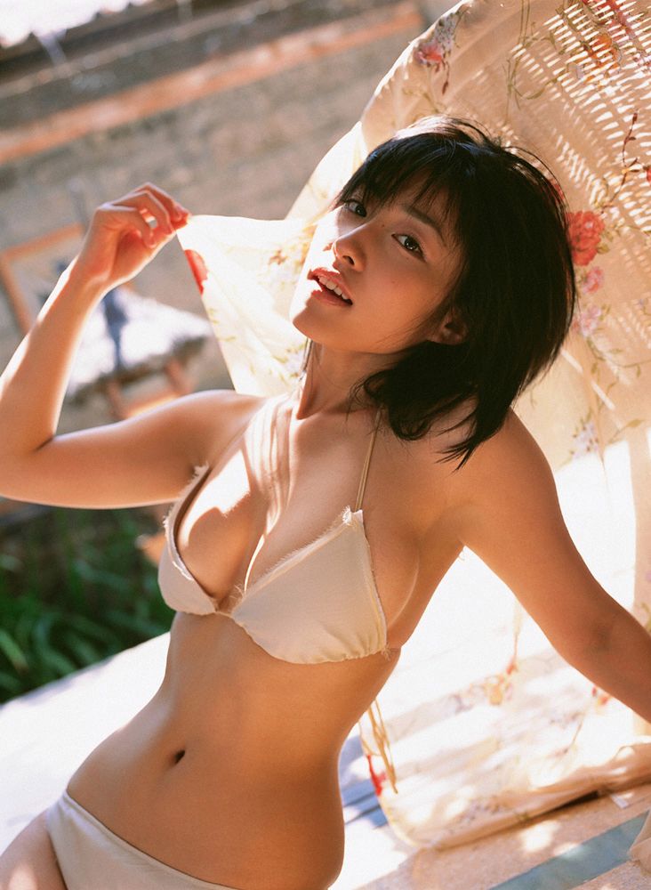 佐藤寛子《Dive Into Your Body》写真集 [YS Web] Vol.127