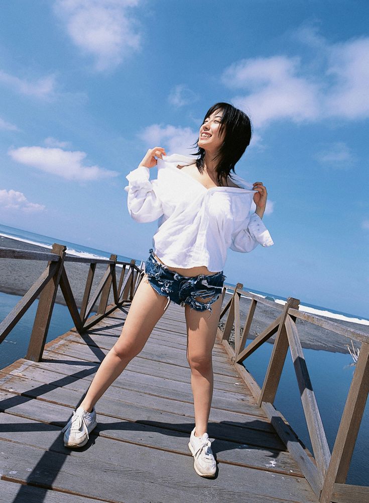 佐藤寛子《Lights,Camera,Action》写真集 [YS Web] Vol.137