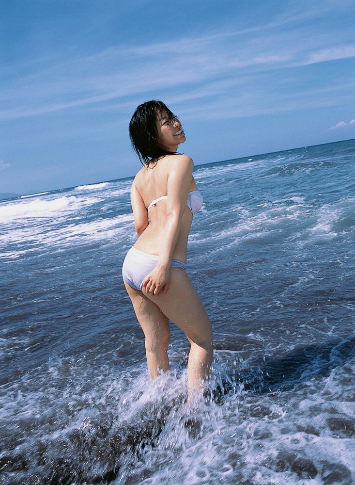 佐藤寛子《Lights,Camera,Action》写真集 [YS Web] Vol.137