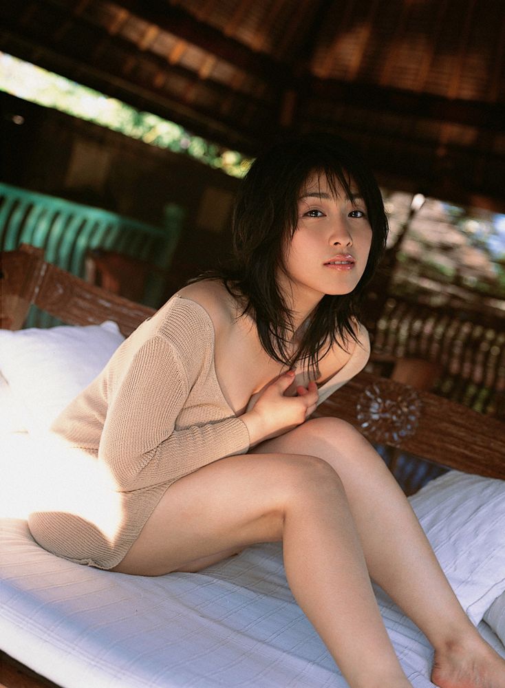 佐藤寛子《Lights,Camera,Action》写真集 [YS Web] Vol.137