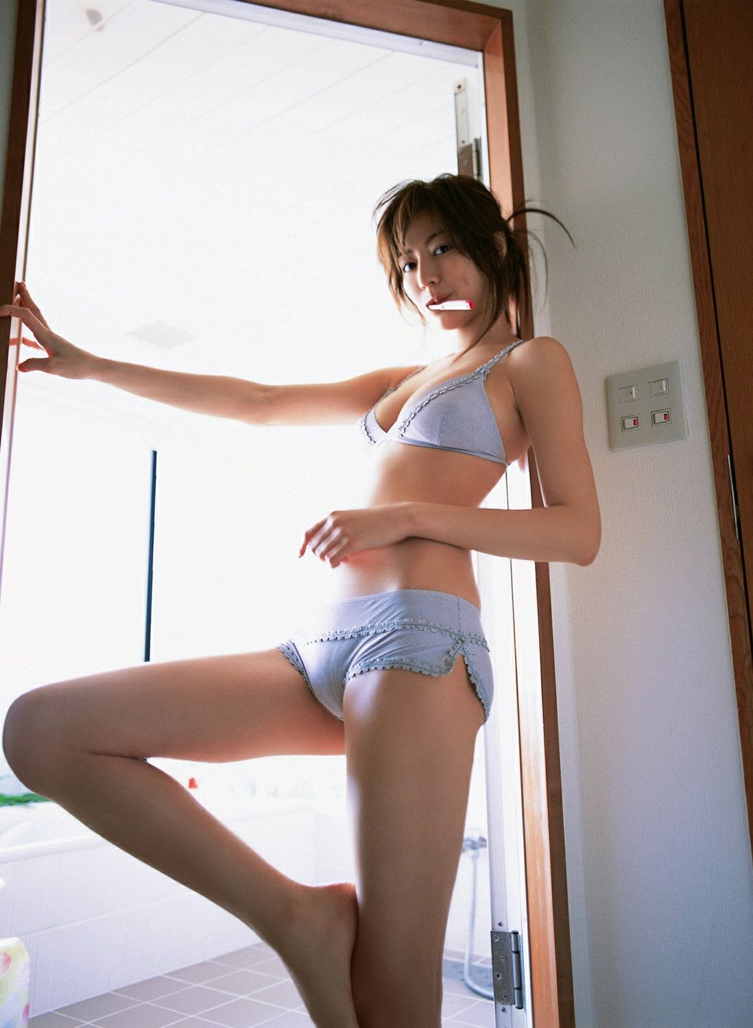 杉本有美《压倒的美少女》写真集 [YS Web] Vol.218