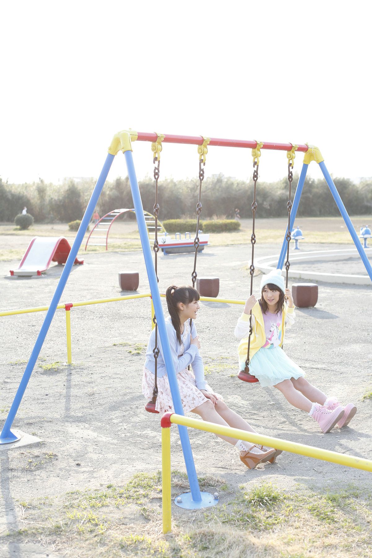 Ayaka Wada 和田彩花 、 Kanon Fukuda 福田花音 [Hello! Project Digital Books] Vol.111 写真集73