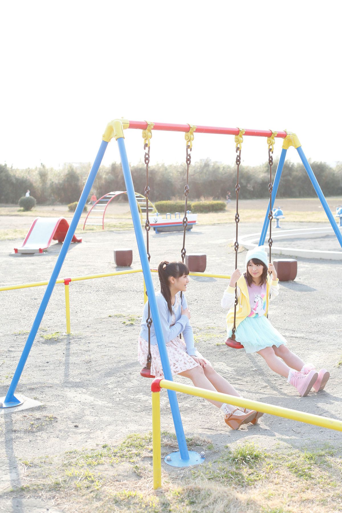 Ayaka Wada 和田彩花 、 Kanon Fukuda 福田花音 [Hello! Project Digital Books] Vol.111 写真集74