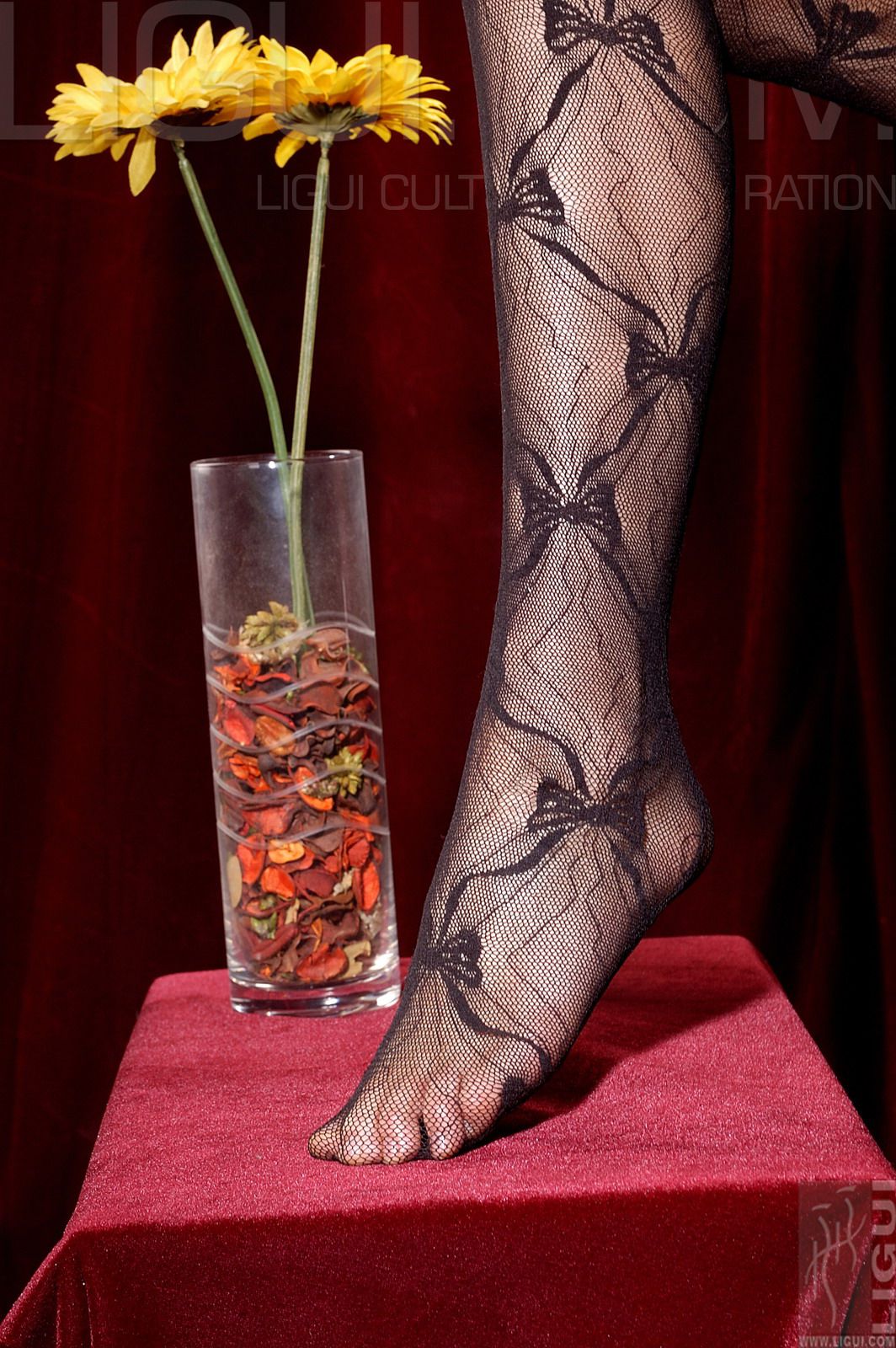 [丽柜LiGui] Model 程海伦《性感黑色連身丝襪》写真图片30
