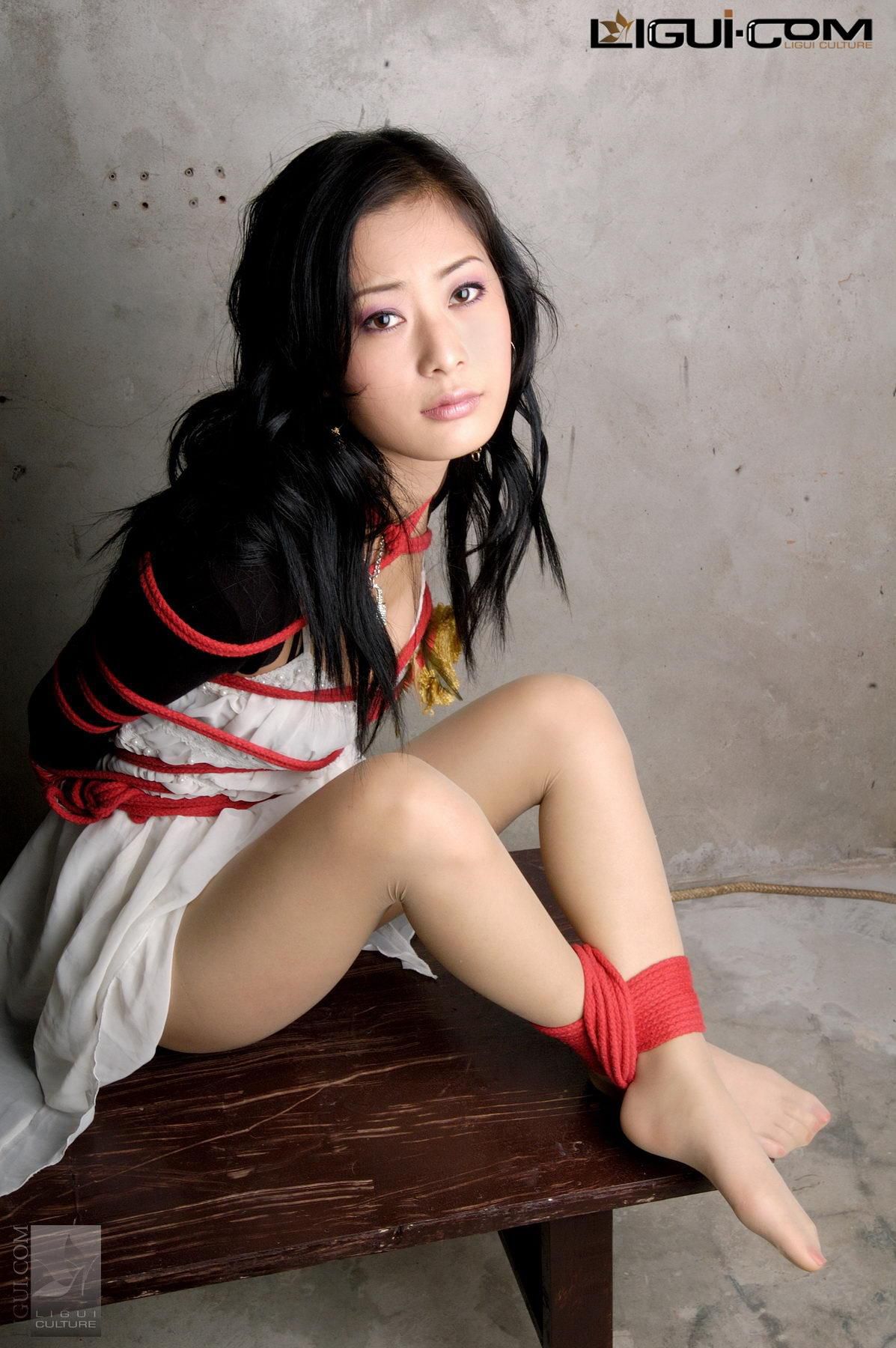 [丽柜美束LiGui] Model Saya《红绳捆绑》美腿玉足写真图片2