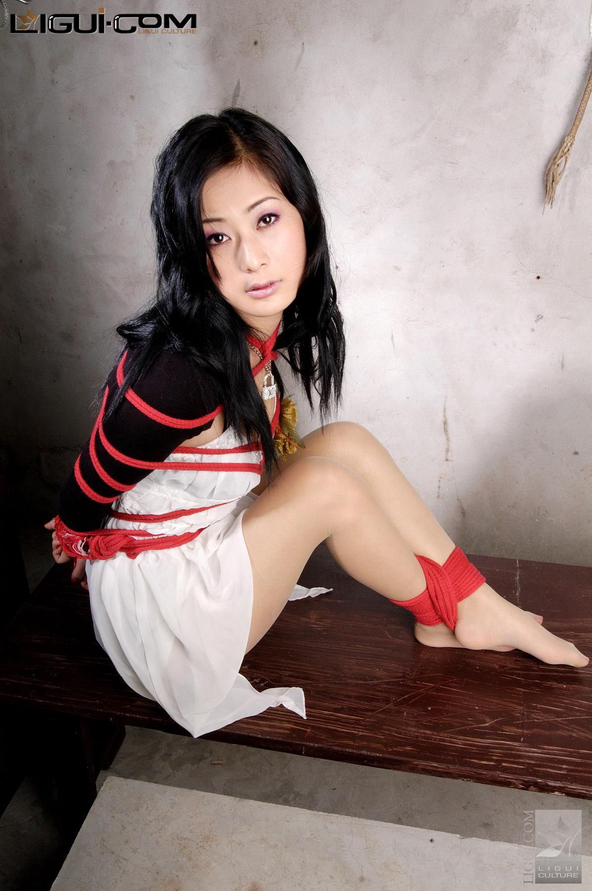 [丽柜美束LiGui] Model Saya《红绳捆绑》美腿玉足写真图片4