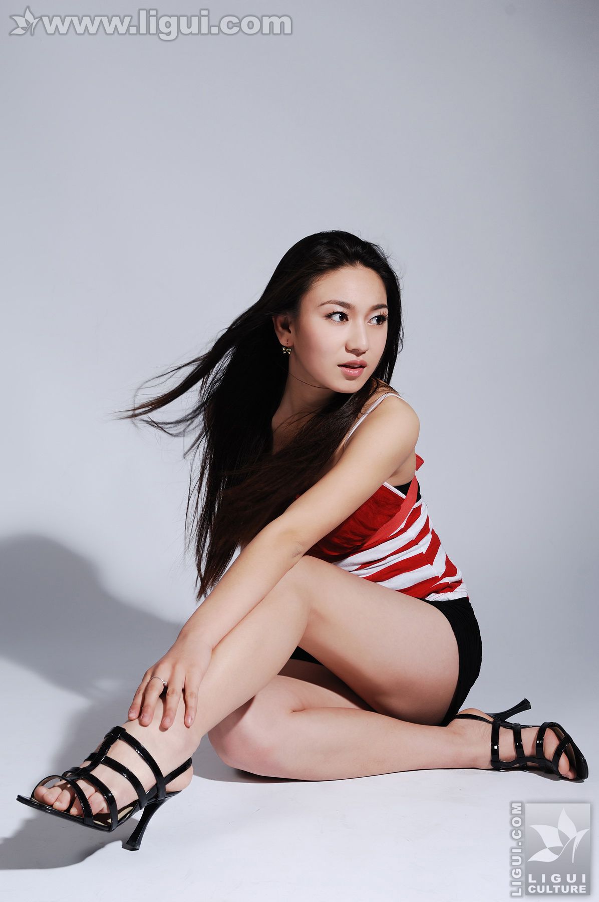Model 唐静《健身女教练的幸福生活》 [丽柜LiGui] 美腿玉足写真图片18