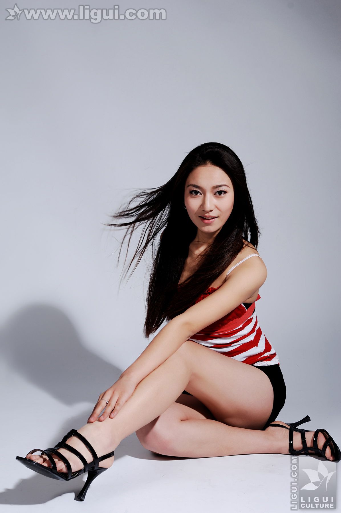 Model 唐静《健身女教练的幸福生活》 [丽柜LiGui] 美腿玉足写真图片19
