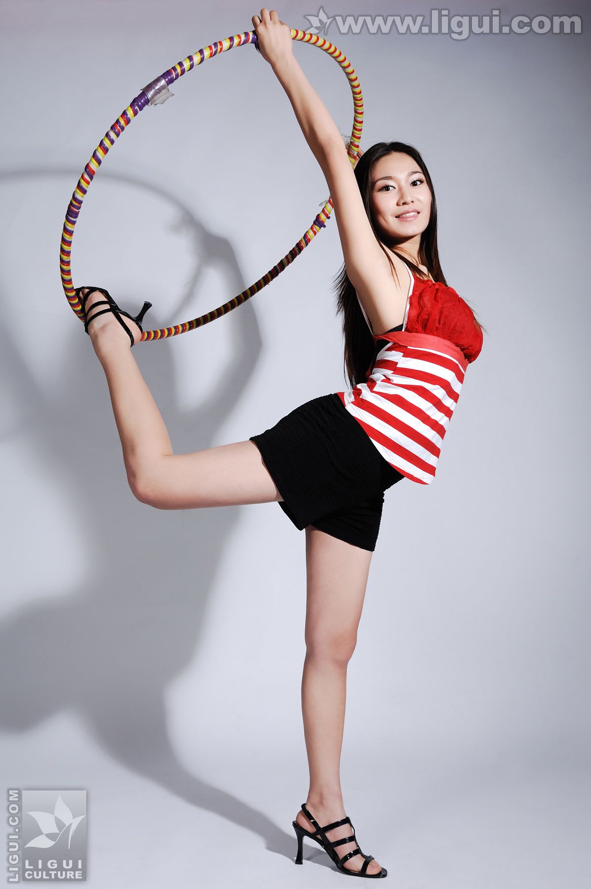 Model 唐静《健身女教练的幸福生活》 [丽柜LiGui] 美腿玉足写真图片31