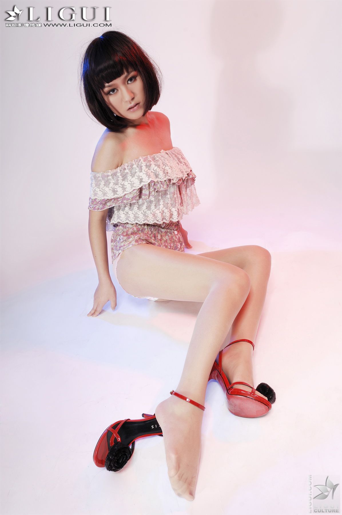 Model 英子《魅惑的演绎，甜美的视觉》 [丽柜LiGui] 美腿玉足写真图片10