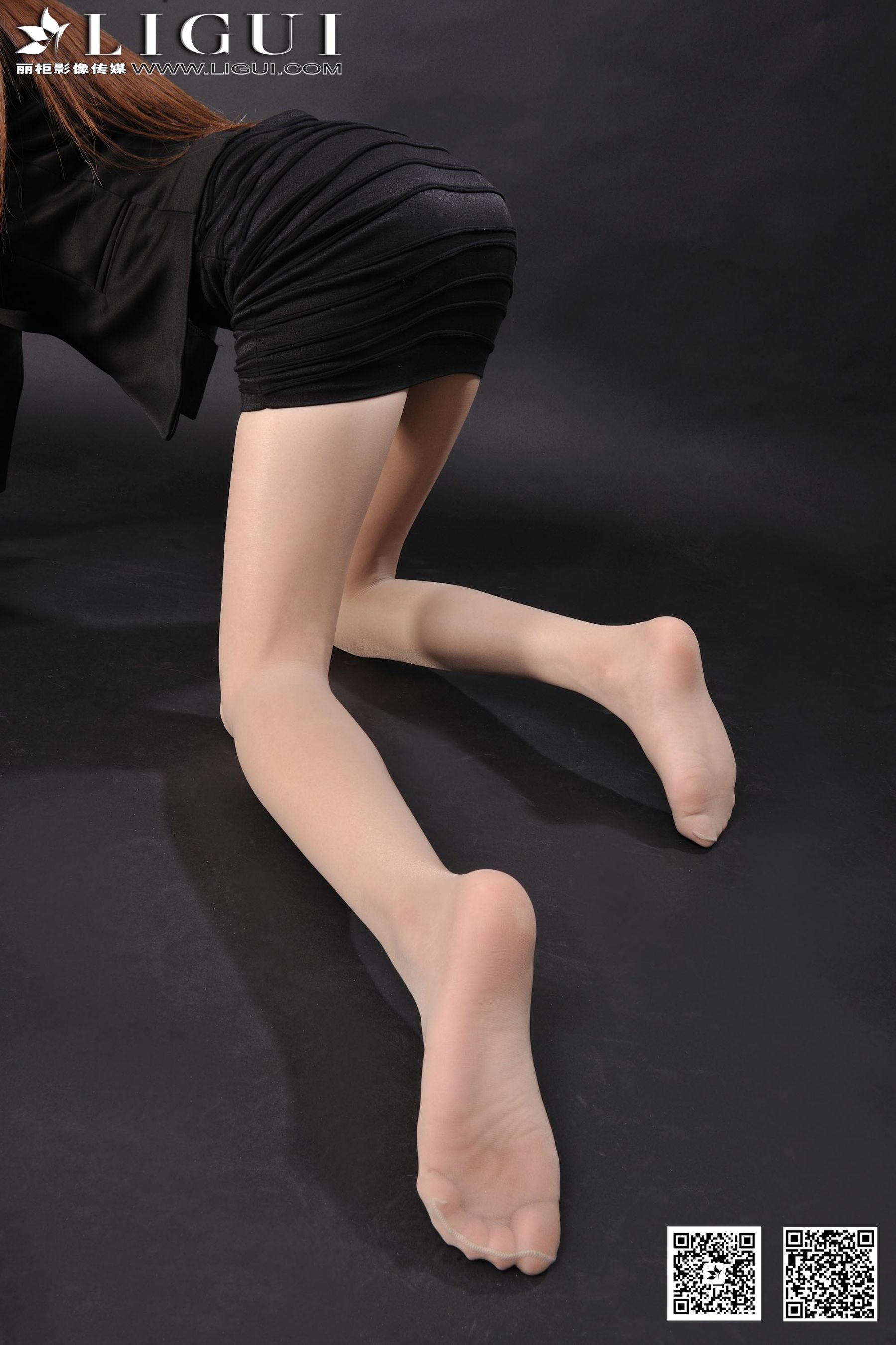 [丽柜LiGui] Model 可馨《职场丽人肉丝袜美足》美腿玉足写真图片