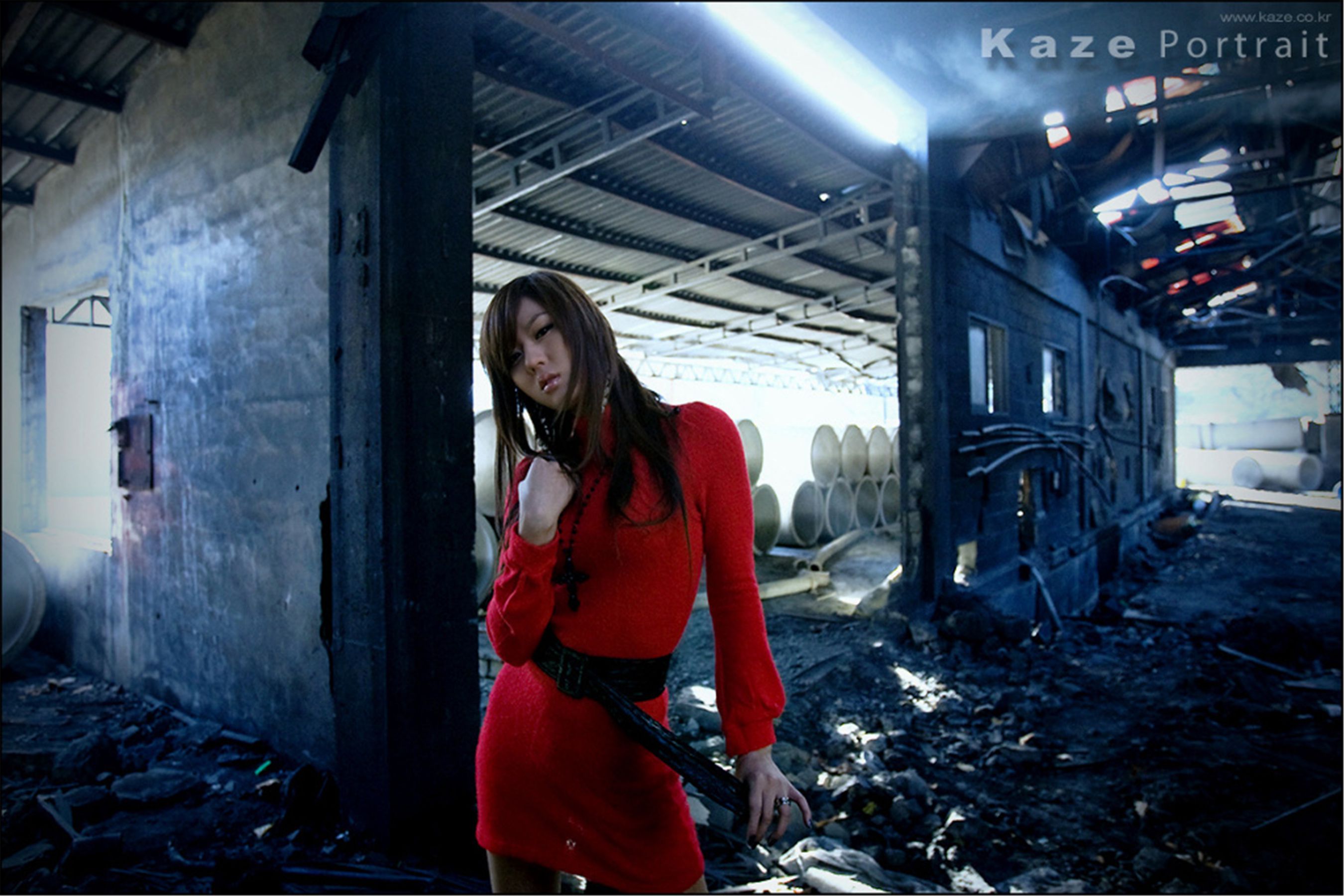 韩国模特黄美姬《废墟里的红衣美女》写真集3
