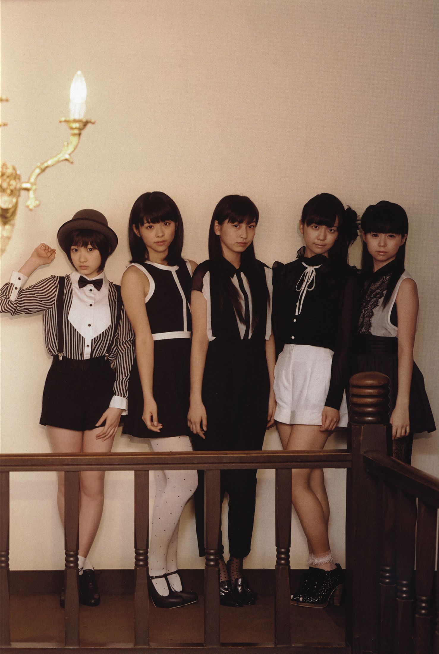 日本美少女组合Juice=Juice《OFFICIAL PHOTO BOOK》写真集43