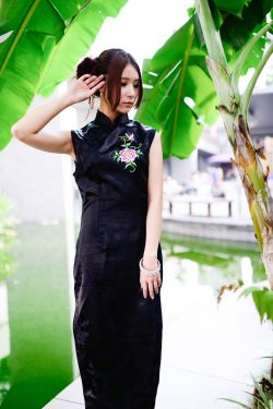 台湾模特阿布《红黑旗袍系列外拍》写真集